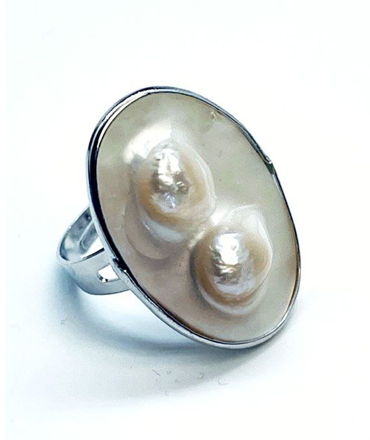 картинка Кольцо "Овал" со вставкой из натурального перламутра c жемчужинами Ring-Pearl-11 от магазина El Corazon