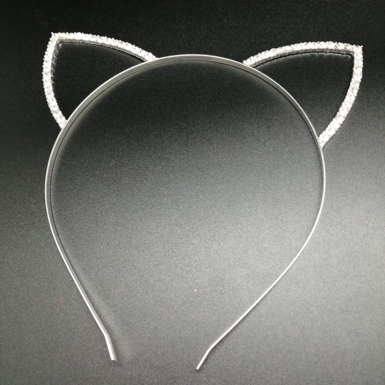 картинка Металлический ободок цвета серебра с ушками из страз 02 от магазина El Corazon