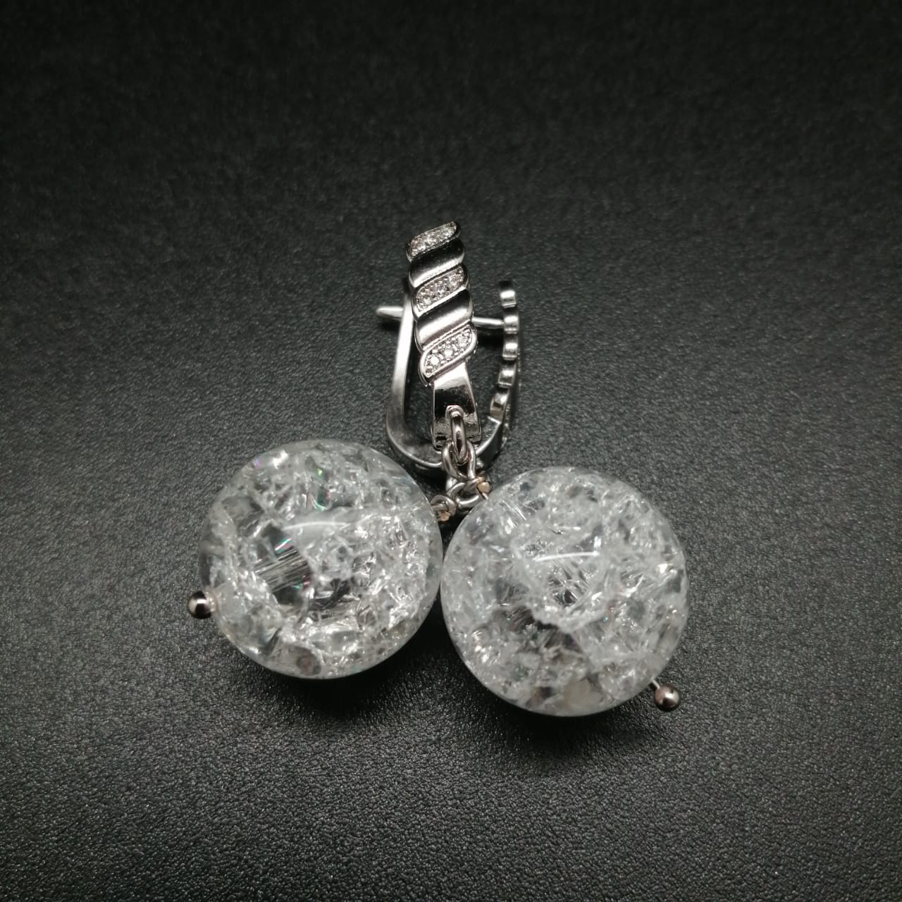 картинка Серьги из стеклянных бусин 1,5см  и Корейской серебряной, ювелирной фурнитуры от магазина El Corazon
