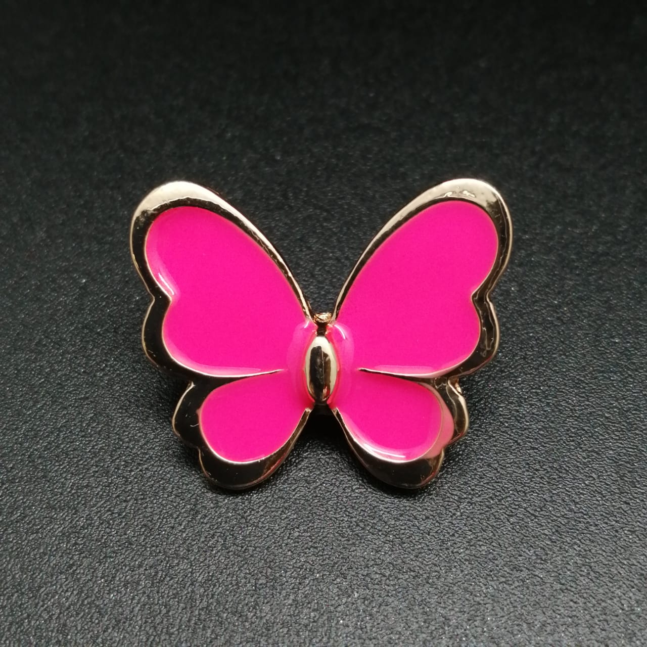 картинка Брошь бабочка цвета фуксии от магазина El Corazon