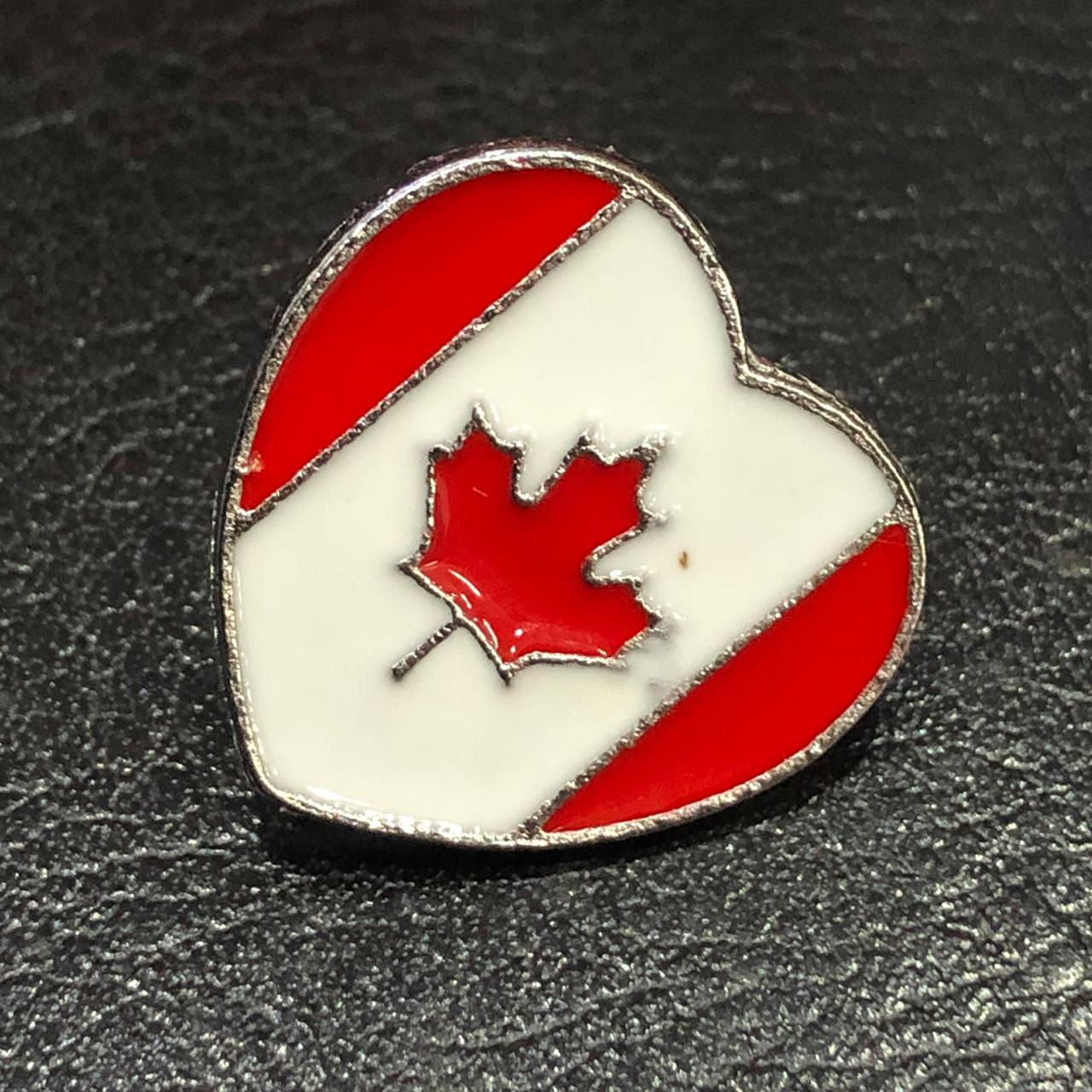 картинка Значок-пин сердце с флагом Канады от магазина El Corazon