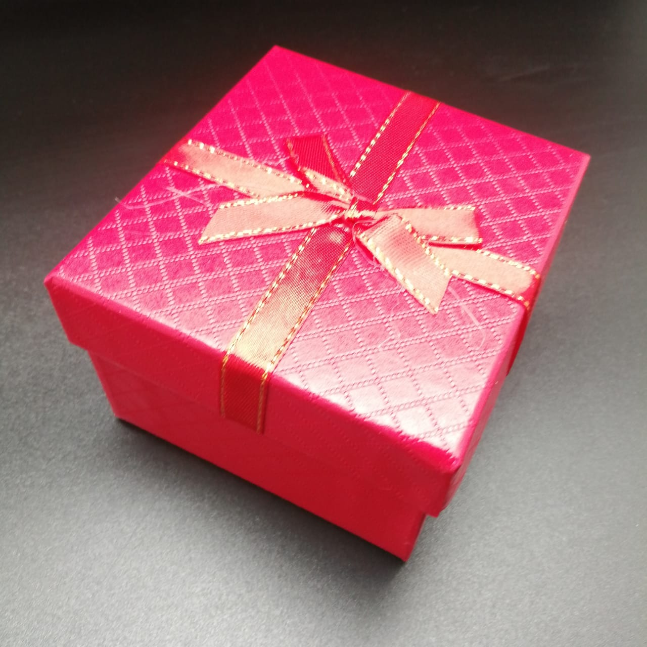 картинка Коробочка подарочная красная 9х9х5,5 см, №6 от магазина El Corazon