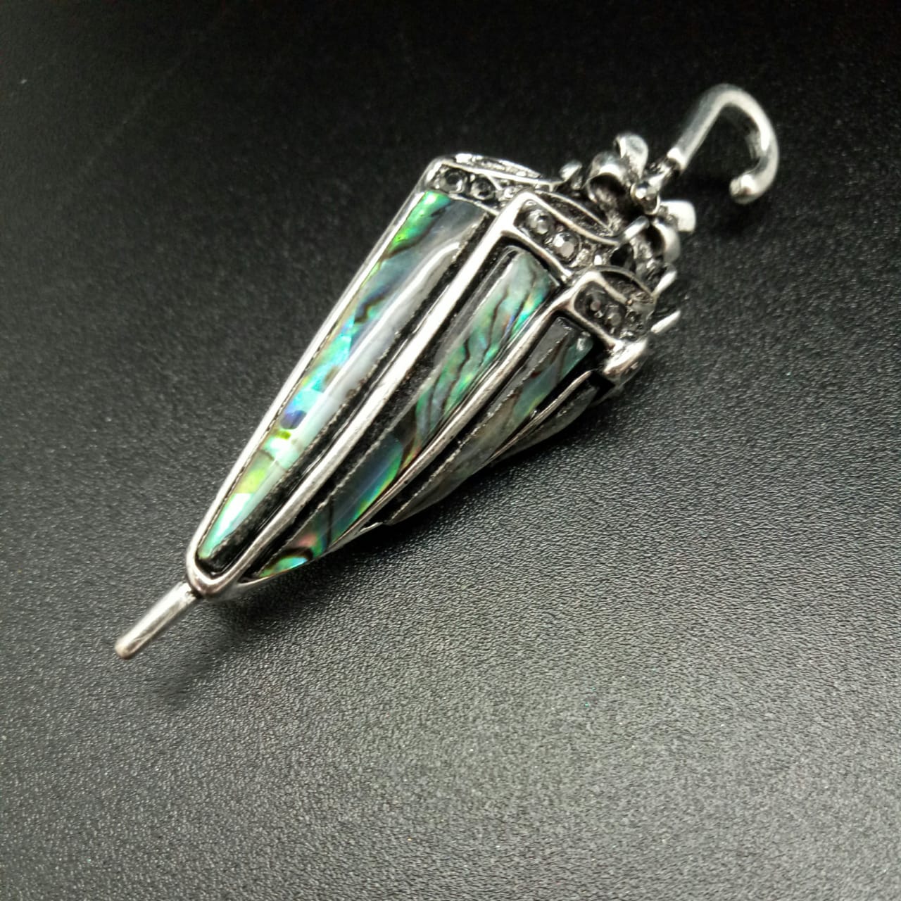 картинка BR0444 Брошь - подвеска "Зонт" с перламутром (Гелиотис) от магазина El Corazon