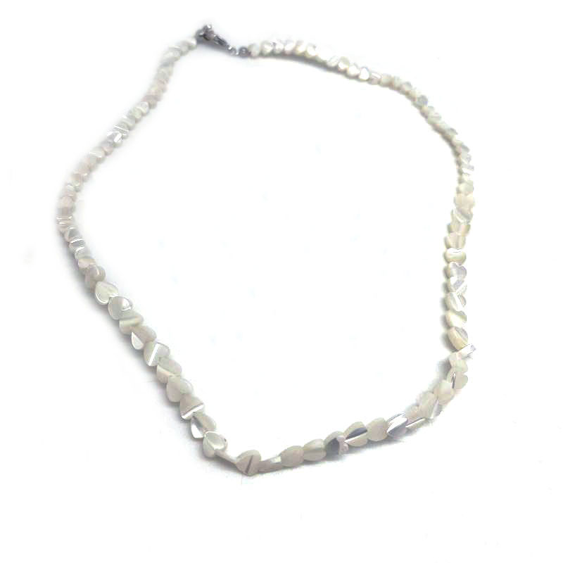 картинка Ожерелье из бусин в виде сердечек белого Перламутра 45 см NL203 от магазина El Corazon