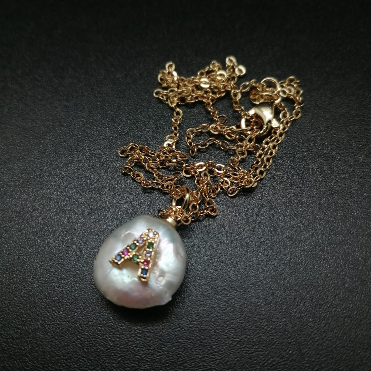 картинка Кулон на цепочке из жемчуга, камня цирконий и ювелирного металла, A от магазина El Corazon