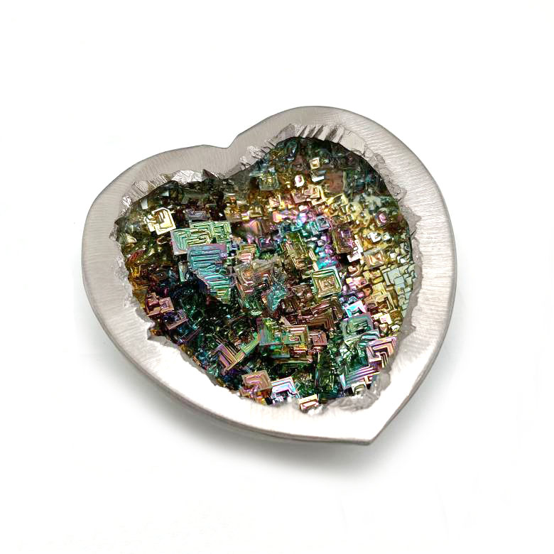 картинка Металлическая чаша в виде сердца с разноцветными кристаллами висмута внутри  CRVi16 от магазина El Corazon